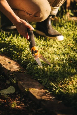 Fiskars Graskantenschaar GS42 - 32 Cm -Tuingereedschaps Winkel Fiskars Garden Action ServoSystem Grass shear GS42 1000589 1