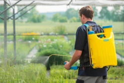 Gloria Pro 1800 - 18 Liter Kunststof + Messing Verlengstuk 50 Cm -Tuingereedschaps Winkel csm Pro 1800 Live 3 ffbbc282d9 2