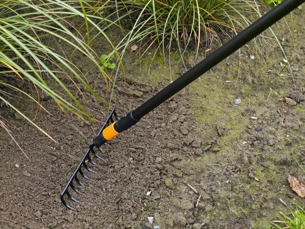 Fiskars Hark 14 Tanden Quikfit 4 Fiskars Hark 14 Tanden Quikfit - Afbeelding 2