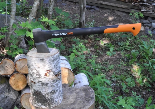 Fiskars Kloofbijl X17 - 60 Cm 4 Fiskars Kloofbijl X17 - 60 Cm - Afbeelding 2